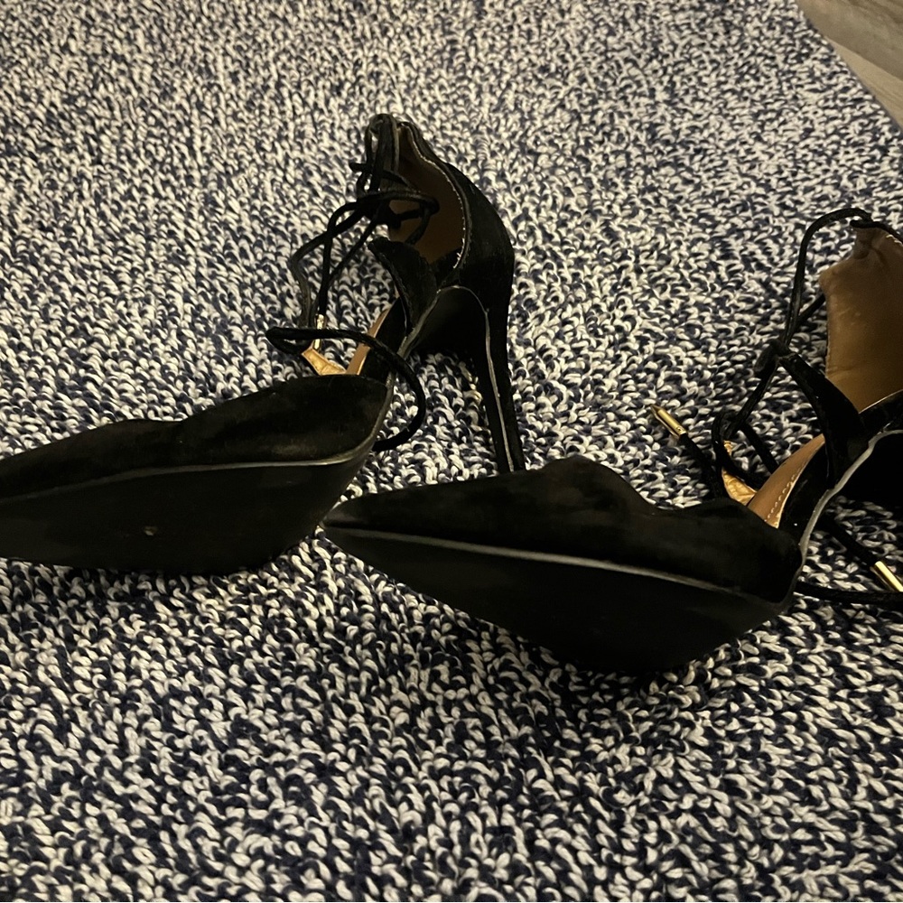 Heels - Picture 4 of 4
